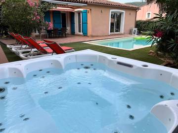 Location de vacances pour 6 personnes, avec piscine et jardin à Taradeau