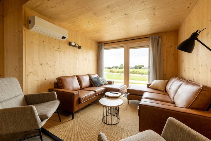 Bungalow für 16 Personen, mit Balkon/Terrasse und Terrasse sowie Garten in Belgien