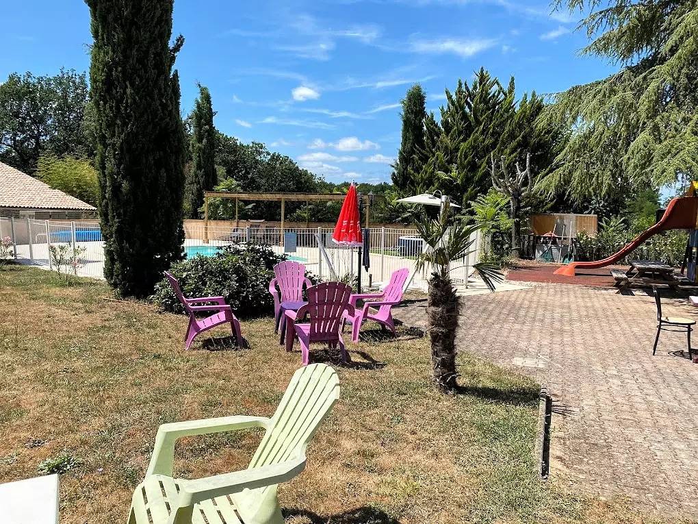 Mobil-home Premium - 2 chambres (Maxi 4 adultes + 1 enfant) option clim 4 à 5 personnes - 4 pers. inclus dans le tarif in Montricoux, Tarn-et-Garonne