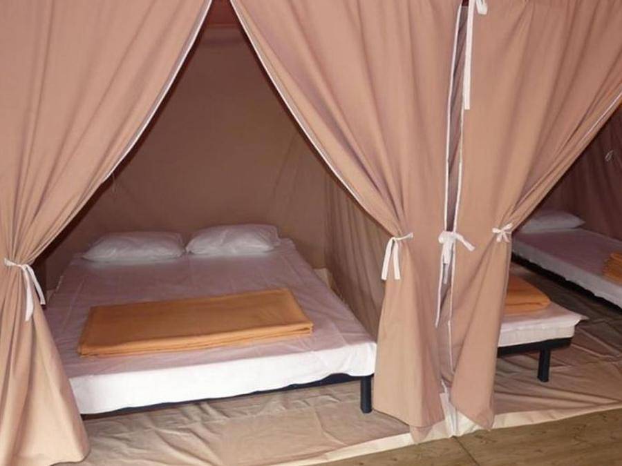 Camping L'Orée Du Bois - Bungalow de lona 4 personas - 2 dormitorios 20m² - sin baño in Hourtin, Parque natural regional del Médoc