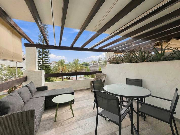 Ganze Wohnung, Las Adelfas 1st Floor with Pool Views in San Pedro de Alcántara, Marbella