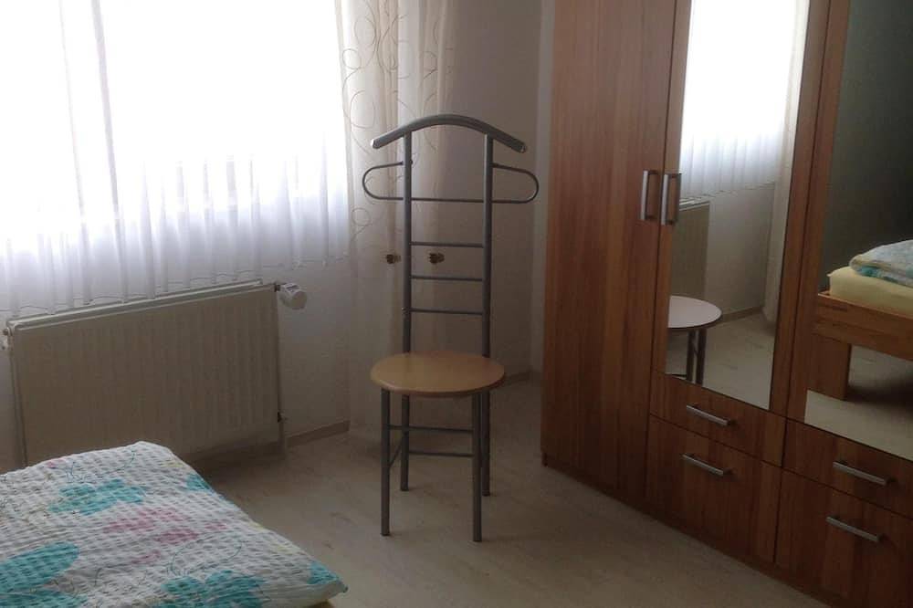 Ganze Wohnung, Große Nichtraucher Ferienwohnung mit Loggia Süd/West Lage für 2 - 4 Personen in Twisteden, Kevelaer