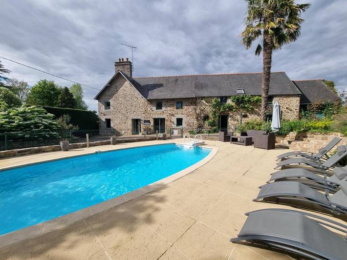 Location de vacances pour 14 personnes, avec jacuzzi ainsi que jardin et piscine à Saint-Quentin-sur-le-Homme