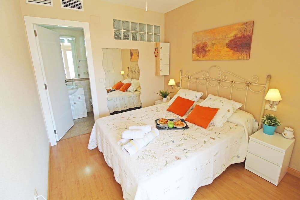 Apartamento entero, 1a línea Playa San Juan. Vistas. Piscina. Bbq. Gym in San Juan Playa (Alicante), Costa Blanca