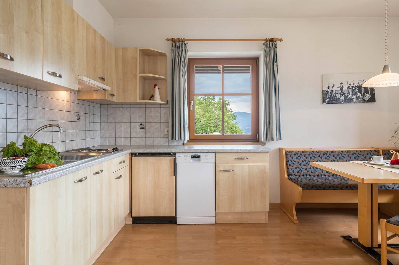Ganze Wohnung, Ferienwohnung "Woehrmannhof Spinnrad" mit Bergblick, Gemeinschaftsgarten und Wlan in Tschiffnon, Feldthurns