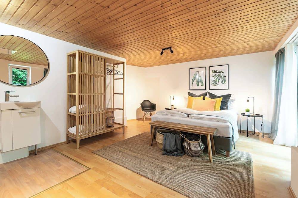 Entire apartment, Apartment West Maisonette with Garden - private Parking - Nespresso in St. Gallen, Zurich Prealps