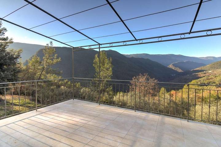 Location de vacances pour 6 personnes, avec piscine ainsi que vue et balcon à Toudon - 4