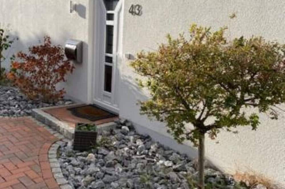 Ganze Wohnung, Ferienwohnung Rose Garden in Fischbeck in Hessisch Oldendorf, Weserbergland