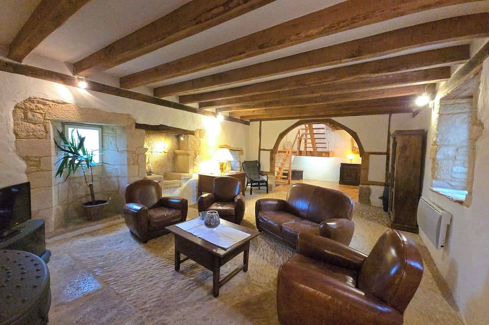 Le logis de Contie, gîte de charme de 200 m2,  entre Sarlat et Lascaux. in Archignac, Périgord Noir
