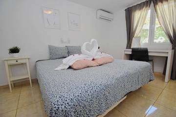 Villa for 12 Guests in Fuengirola, Costa del Sol, Picture 3