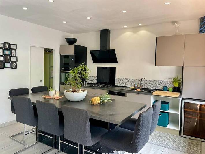 Appartement de vacances pour 8 personnes, avec jardin ainsi que piscine et jacuzzi