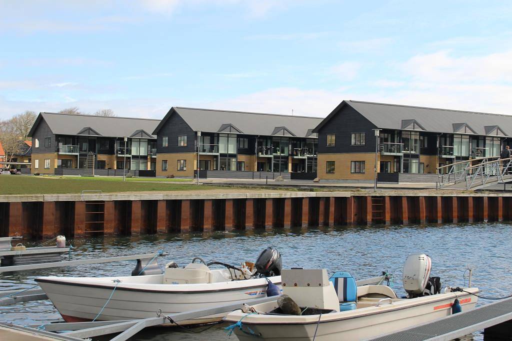 Großes Haus in der Nähe des Hafens in Nykøbing Mors mit fantastischem Blick auf den Hafen, die Stadt und die Sallingsund Brücke. in Nyköbing Mors, Morsø