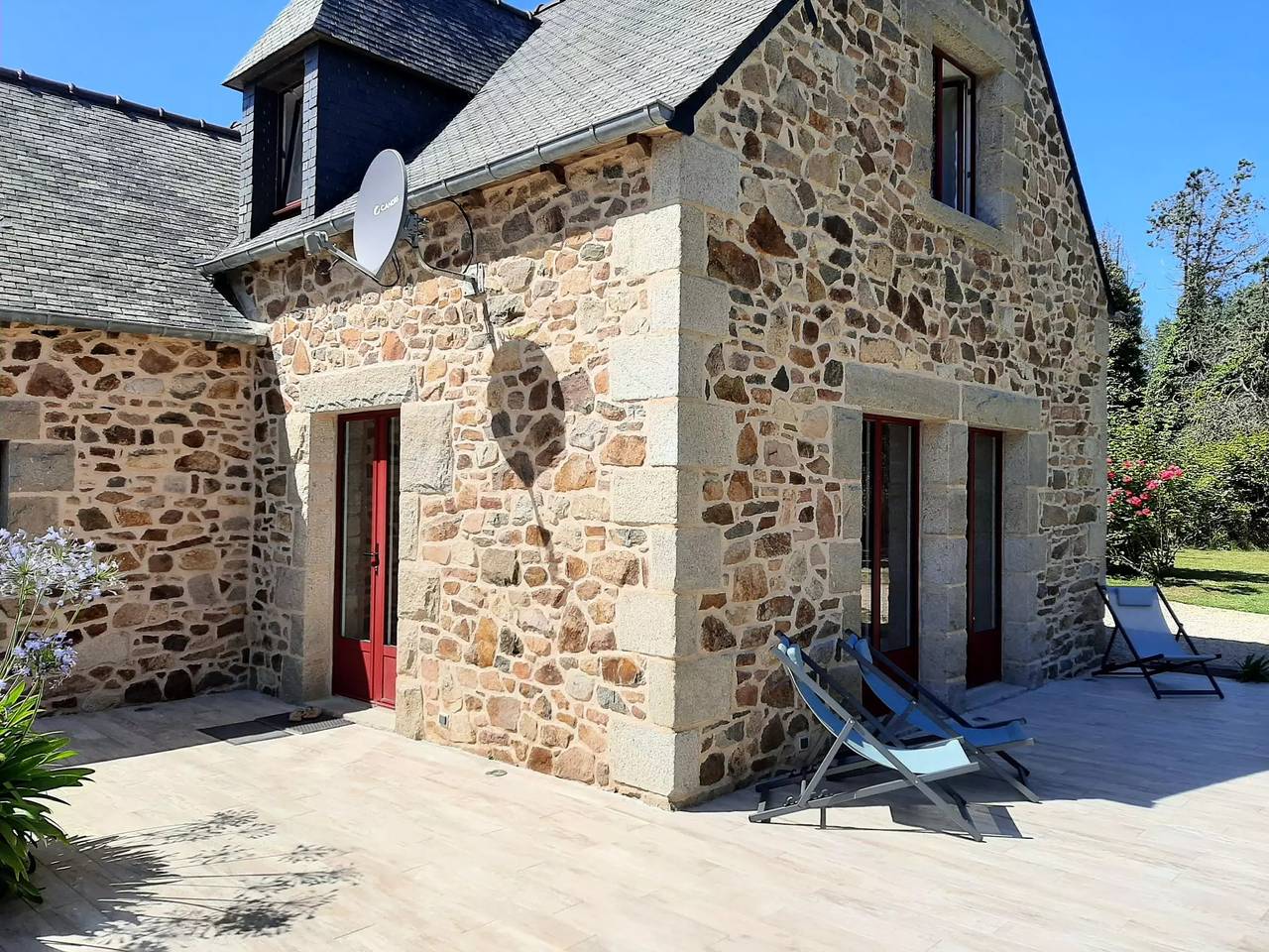 Maison 8 Personnes in Lézardrieux, Pink Granite Coast