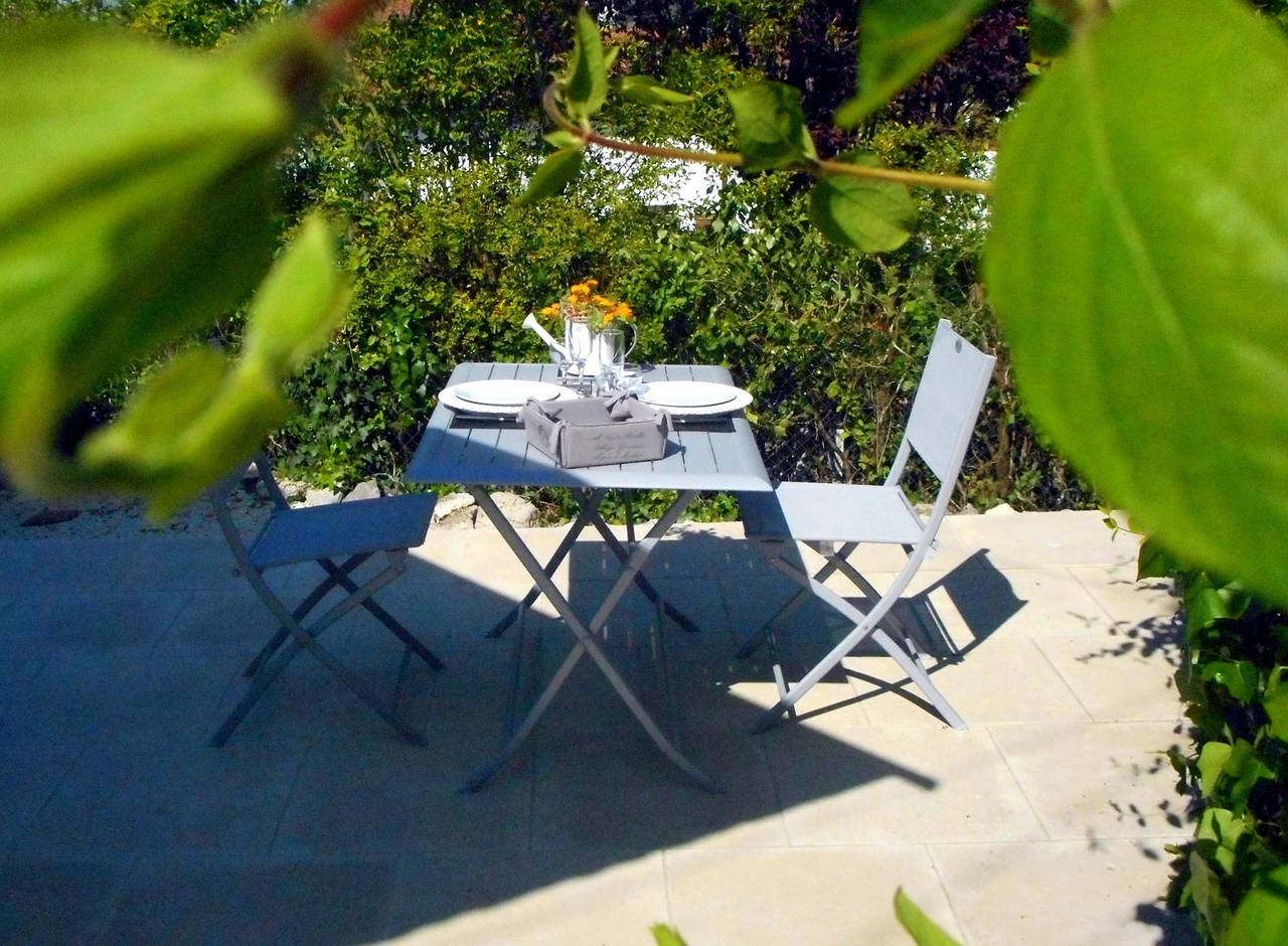 Studio entier, Studio "Petit Nid Cosy De L' Albret" avec terrasse privée, jardin privé, Wi-Fi et petite buanderie in Nérac, Région de Nérac