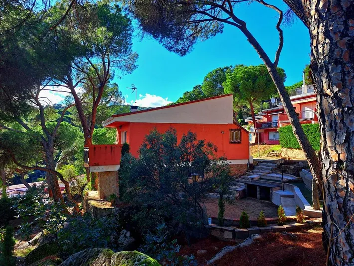 Casa de vacaciones para 8 personas, con jardín además de vistas al lago y vistas, Se admiten mascotas - 1