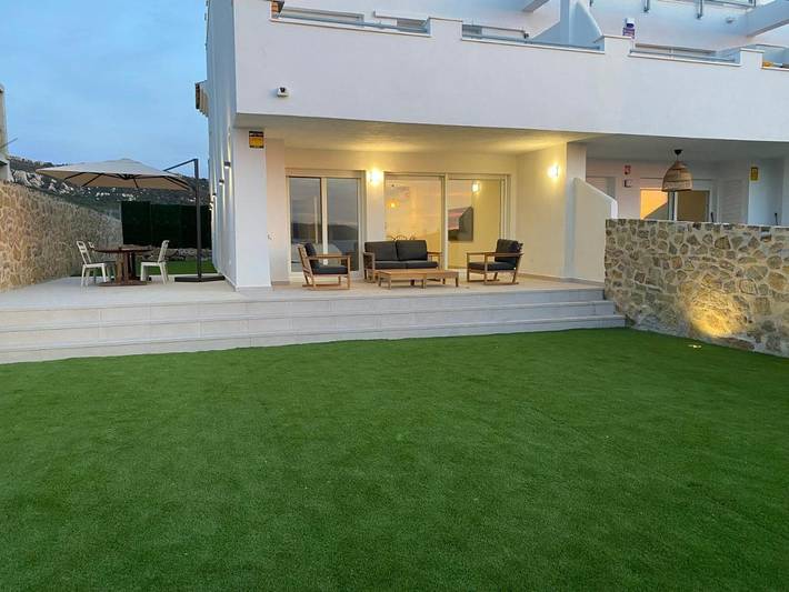 Ferienwohnung für 6 Personen, mit Ausblick und Pool sowie Kinderpool und Terrasse - 1