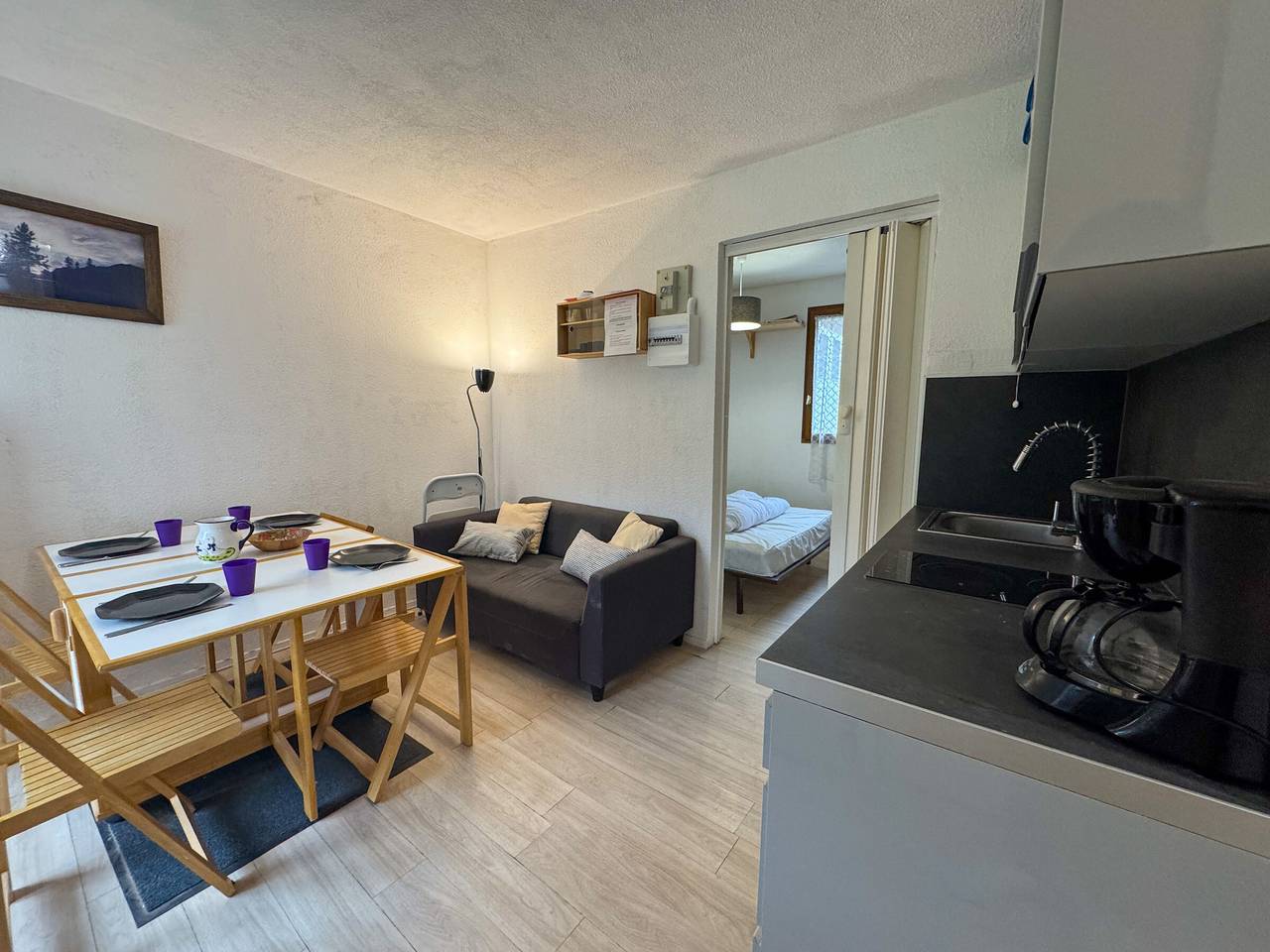 Appartement entier, Appartement cosy à Bernex, proche des pistes et sentiers, avec terrasse ensoleillée et wifi. in Bernex, Région de Thonon-les-Bains