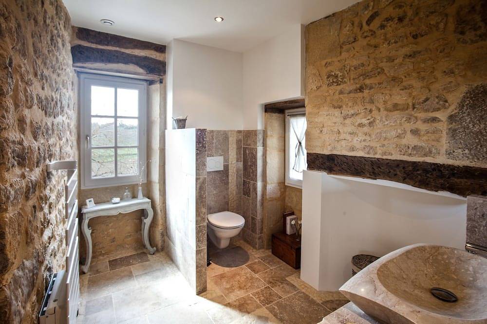Entire apartment, Bise stylish 1600 Sf wifi in Vitrac, Périgord Noir