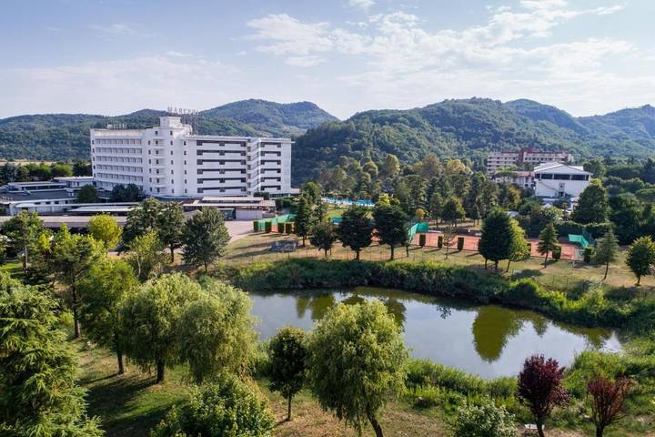 Appartamento per 3 persone, con idromassaggio e giardino nonché piscina e sauna in Montegrotto Terme