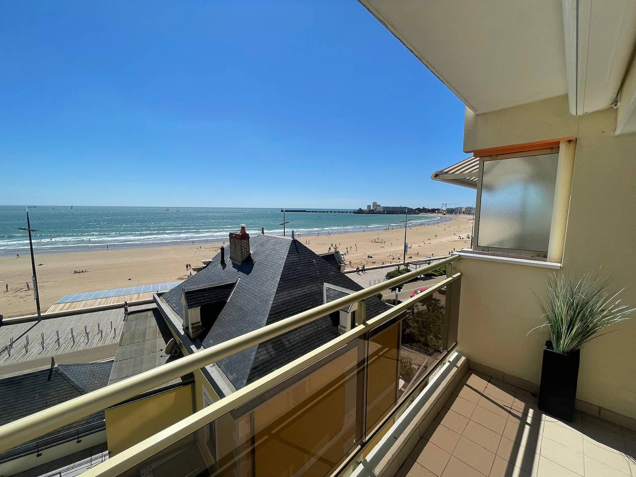 Entire apartment, Beautiful T3 apartment with balcony, parking and Wi-Fi in Les Sables-d'Olonne in Les Sables-d'Olonne, Vendée