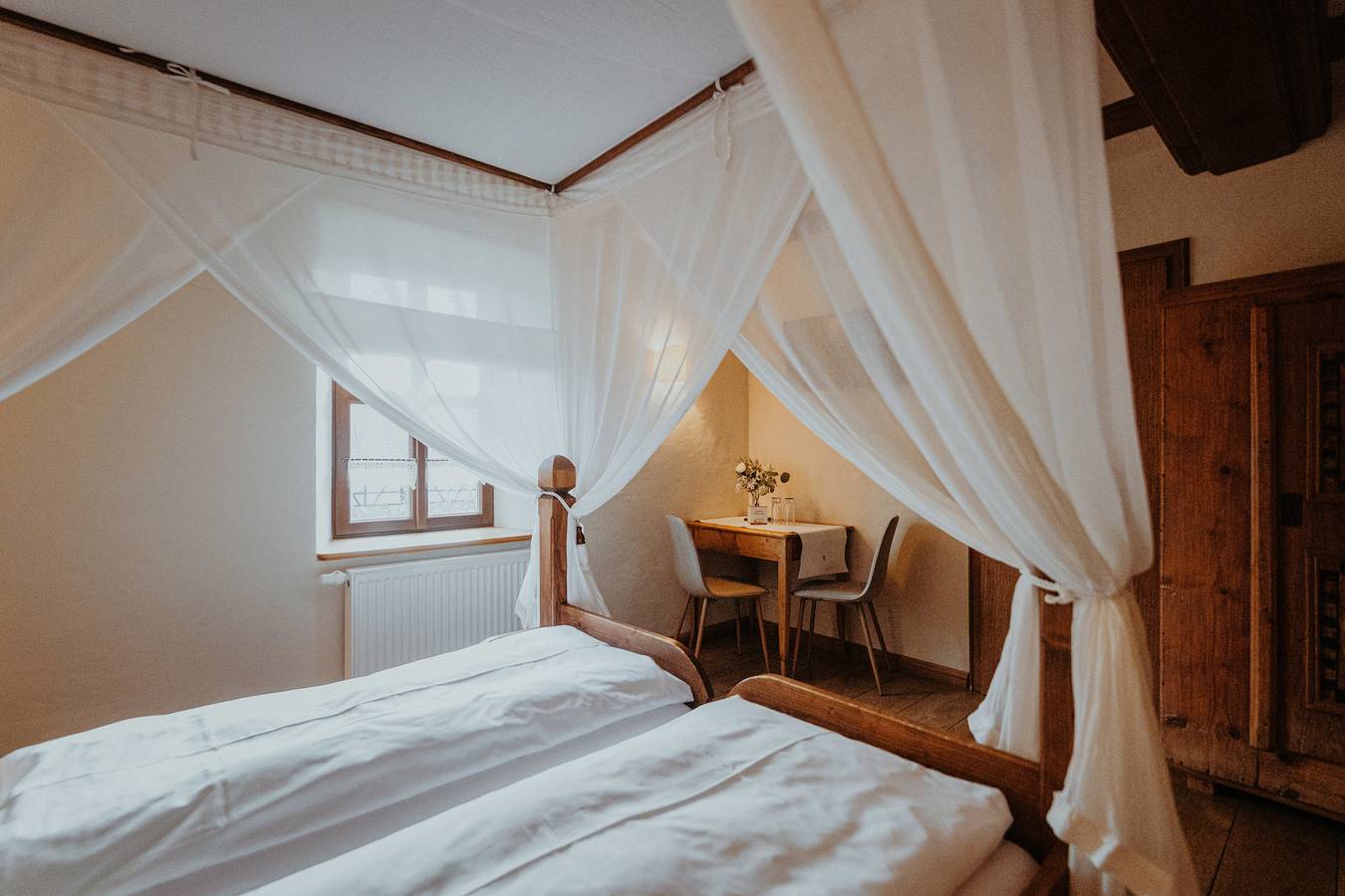 Urlaub im historischen Rittergut Positz aus dem 16. Jahrhundert - individuelle, lichtdurchflutete Romantikzimmer in Oppurg, Saaleland