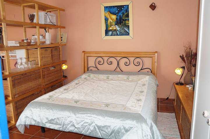 Ganze Wohnung, Great 1 Bedroom Studio with wonderful views, Swimming Pool and Jacuzzi in Comares, Cordillera Penibética