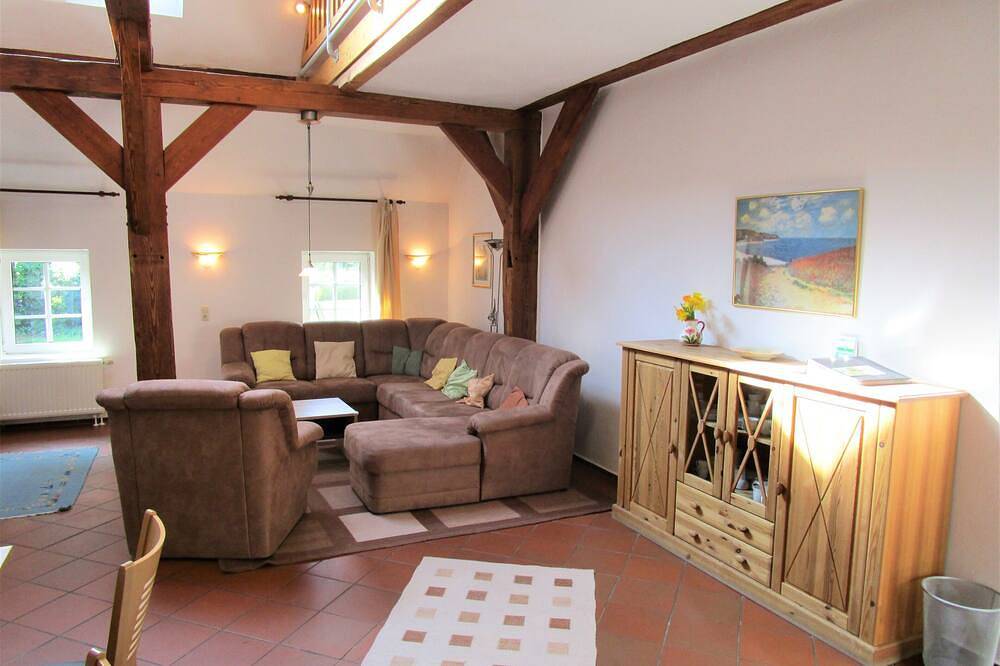 Großzügig gestaltete Ferienresidenz für 6 Pers. mit Pool-u. Sauna- mitnutzung in Stadland, Nordseeküste