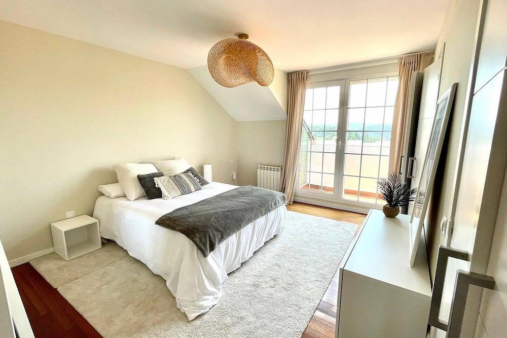 Entire apartment, Rental unit in Cantabria · ★New · 2 bedrooms · 3 beds · 1.5 baths in Piélagos, Cantabrian Coast