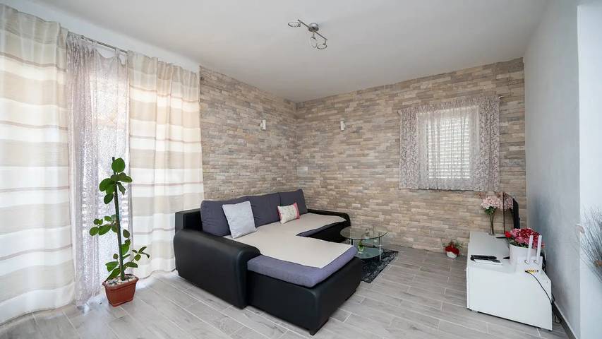 Ferienhaus für 6 Personen, mit Terrasse und Pool in Maslenica - 2