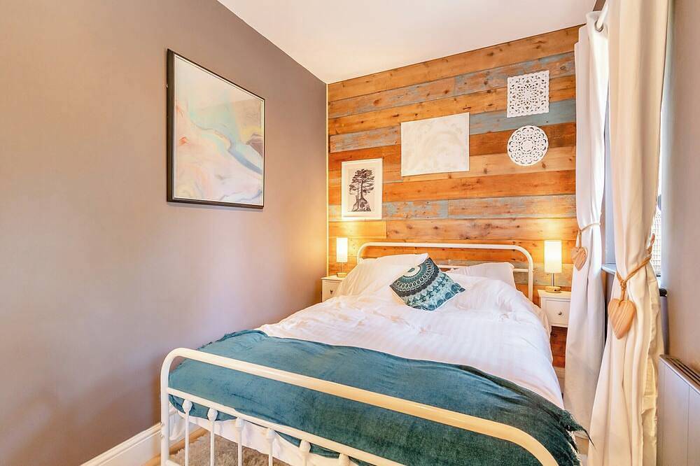 2 bedroom accommodation in Goodwick, near Fishguard in Goodwick, Pembrokeshire
