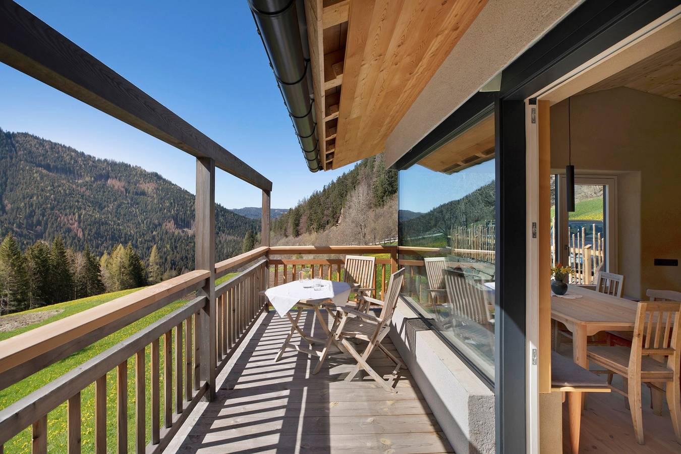 Appartamento intero, Appartamento di vacanza "Pitschlhof Apt Zirbe" con vista sulle montagne e terrazza privata in Redagno, Aldino