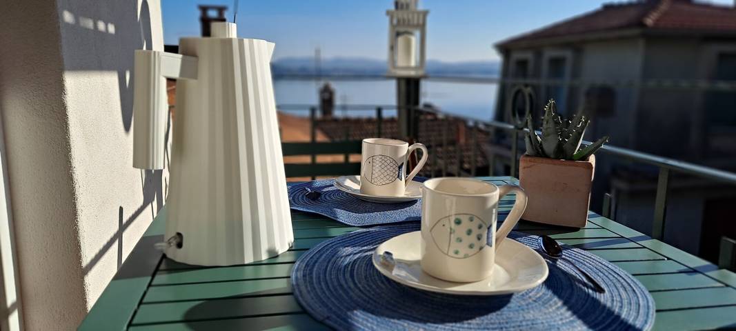 Apartamento inteiro, Apartamento 'Nido Blu - Cosy Home' com vista para o lago, Wi-Fi e ar condicionado in Belgirate, Município de Belgirate