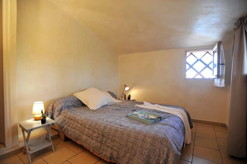 Apartamento entero, Charming flat with its feet in the water  in San Ciprianu, Lecci