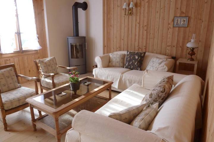 Gîte pour 8 personnes, avec jardin et vue à Rossinière