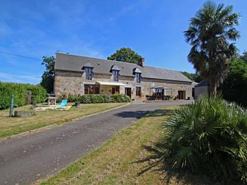 Gîte pour 15 personnes, avec sauna et jardin ainsi que jacuzzi et terrasse, animaux acceptés à Saint-Brice-de-Landelles