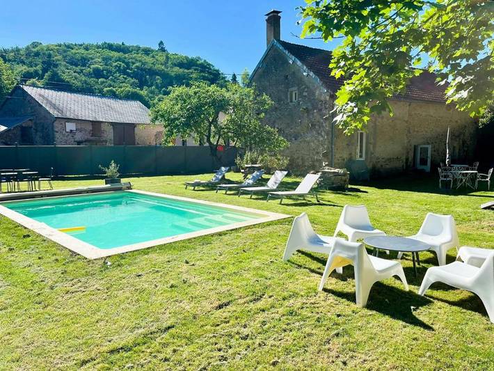 Location de vacances pour 10 personnes, avec piscine et jardin, animaux acceptés dans Lucenay-l'Évêque - 2