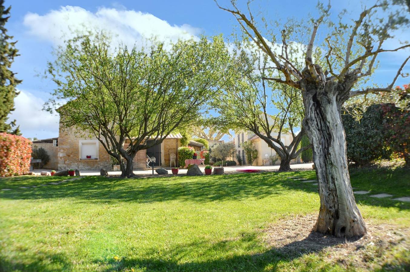 Apartamento entero, Amplio apartamento en Monteux con piscina compartida in Monteux, Vaucluse