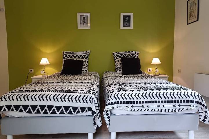 Location de vacances pour 6 personnes, avec terrasse et jardin à Lacombe - 3