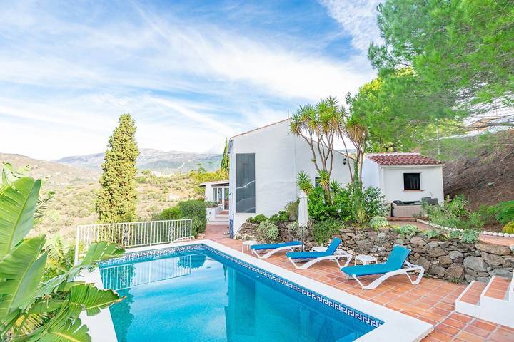Villa 'Finca Rosalia' mit Bergblick, privatem Pool und WLAN in Cómpeta, Málaga Provinz