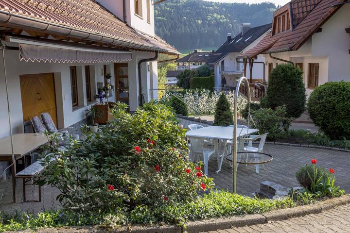 Entire apartment, Apartment 'Hirschblick' with Mountain View, Shared Terrace and Wi-Fi in Haslach im Kinzigtal, Kinzig Valley