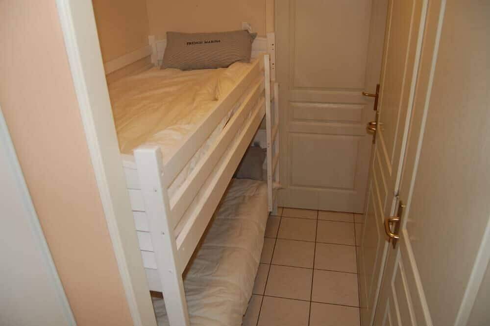 Appartement entier, La Baule plage benoit,T2 +cabine, immeuble front de mer in La Baule-Escoublac, Côte d'Amour