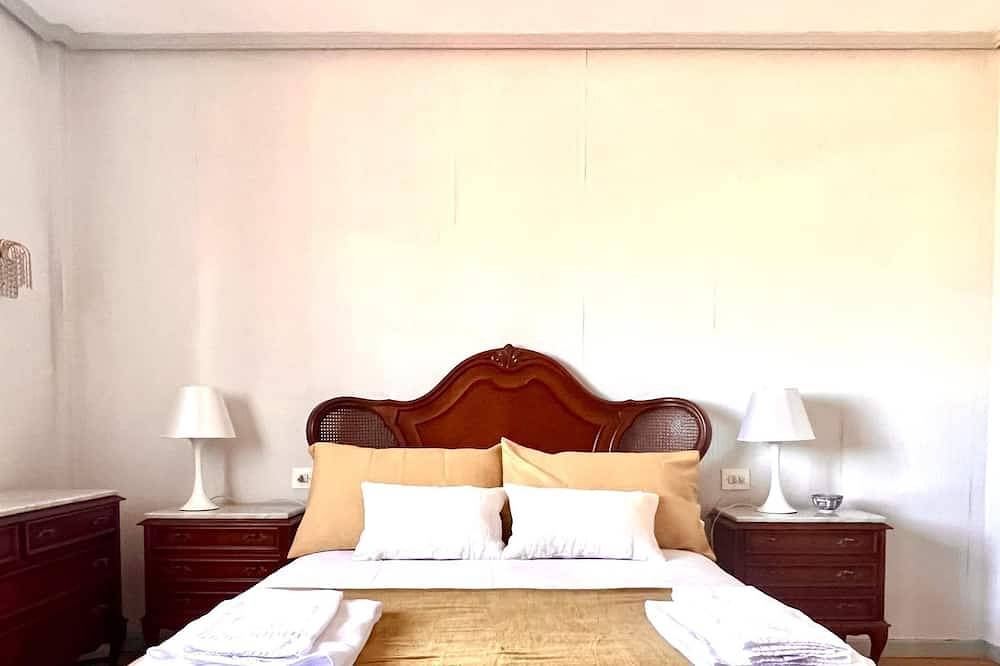 Ganze Wohnung, Housing León Santa Marina-roman wall in León, Cordillera Cantábrica