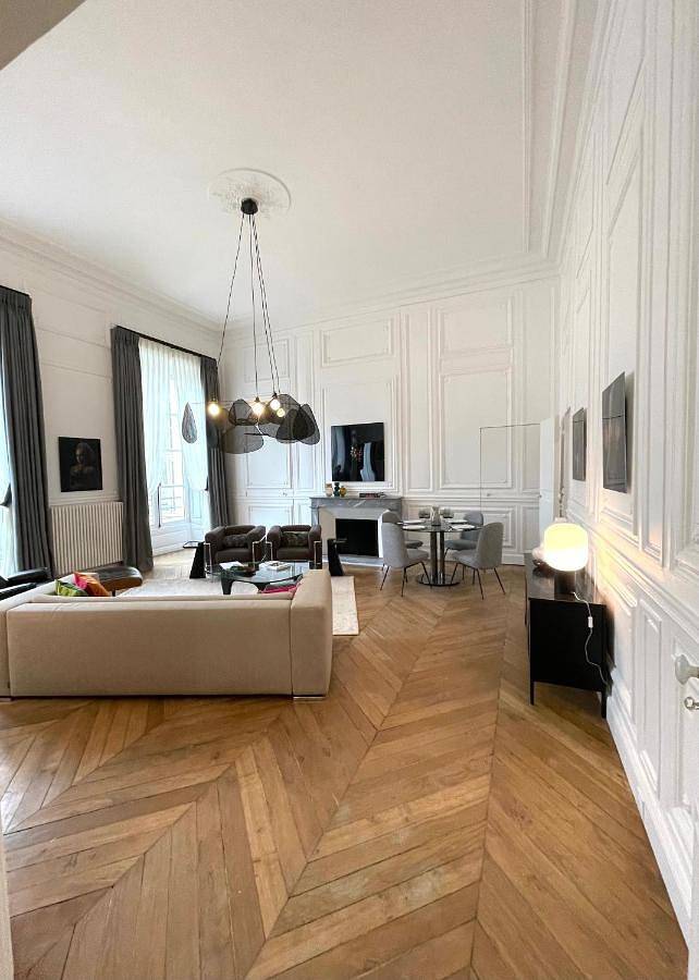 Appartement entier, Appartement Charles Le Brun, Face au Château de Versailles, avec parking privé in Versailles, Yvelines
