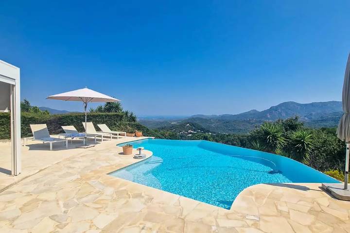 Location de vacances pour 10 personnes, avec vue et jardin à Les Adrets-de-l'Estérel - 2
