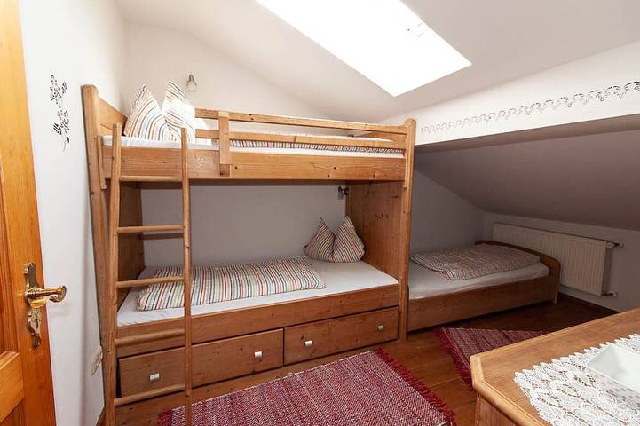 Ganze Wohnung, Ferienwohnung bis 5 Personen mit 2 Schlafzimmern in Riedering, Chiemgauer Alpen