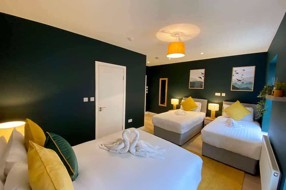 The Large Group House by Shortstays - Dublin City Center - Sleeps 21 in Dublin, County Dublin