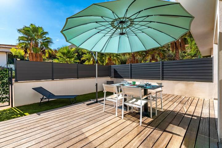 Location de vacances pour 3 personnes, avec Terrasse et Jardin dans Porticcio