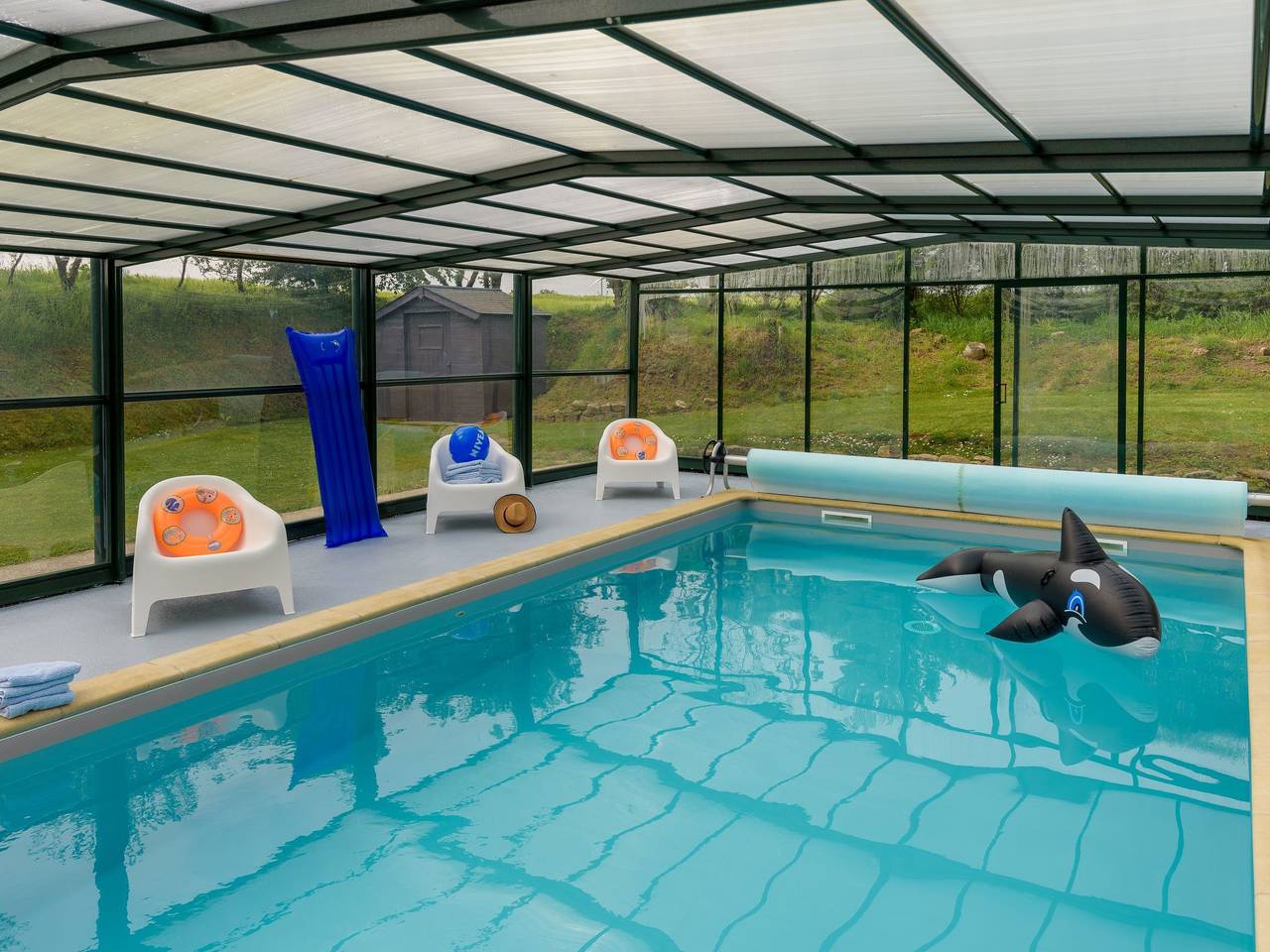 Großes Haus mit überdachtem und beheiztem Swimmingpool in Plouguin, Région de Brest