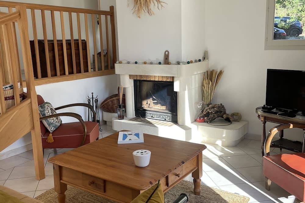Villa in a green setting, not overlooked, facing the village of Bargemon in Bargemon, Region de Draguignan