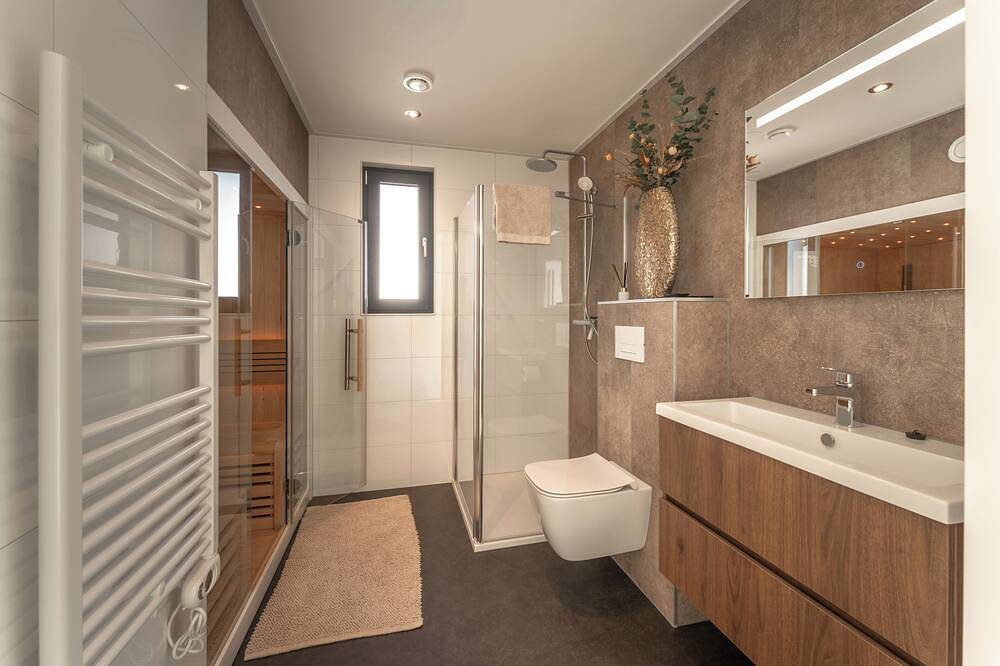 Luxuriöse Wellnessvilla für 4 Personen auf dem Anwesen Vogelenzang mit privater Sauna. Hell, komfortabel und nachhaltig eingerichtet, umgeben von Grün und in unmittelbarer Nähe zu den Dünen und der Küste. in Niederländische Nordsee